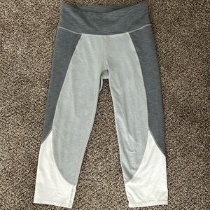 Athleta Chatarunga Capri Leggings